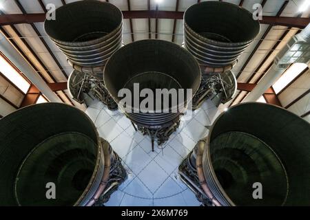 I motori F-1 del razzo Saturn V sono esposti al Rocket Park presso lo Space Center Houston, Texas, USA. Foto Stock