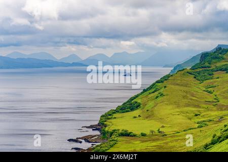 Gran Bretagna, Scozia, Isola di Skye, Penisola di Trotternish, guardando a sud-est Foto Stock