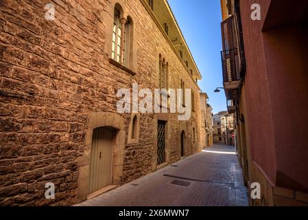 Edificio storico della canonica di Santpedor, di origine medievale (Bages, Barcellona, ​​Catalonia, Spagna) ESP: Edificio Histórico, rectoría Santpedor Foto Stock