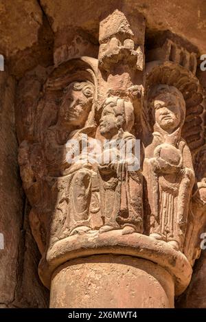 Dettaglio del portale della chiesa di Sant Pere d'Or, all'interno del villaggio di Santpedor (Bages, Barcellona, ​​Catalonia, Spagna) Foto Stock