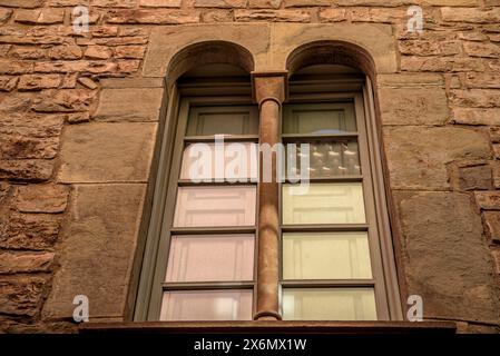 Edificio storico della canonica di Santpedor, di origine medievale (Bages, Barcellona, ​​Catalonia, Spagna) ESP: Edificio Histórico, rectoría Santpedor Foto Stock