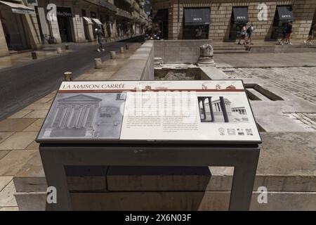 Nîmes, Francia.11 giugno 2022.la Maison Carrée è un tempio romano dedicato all'imperatore Augusto e ai "principi della gioventù" di Nîmes, Francia Foto Stock