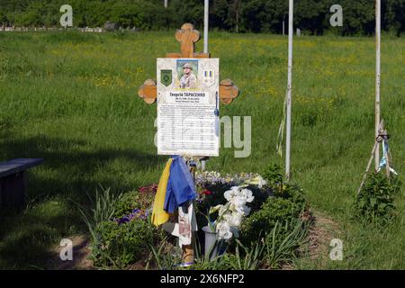 REGIONE DI CHERKASY, UCRAINA - 9 MAGGIO 2024 - l'Alley of Memory commemora il personale militare della 93a Brigata meccanizzata separata Kholodnyi Yar che morì mentre difendeva l'Ucraina nel 2014-2023, regione di Cherkasy, Ucraina centrale. Foto Stock