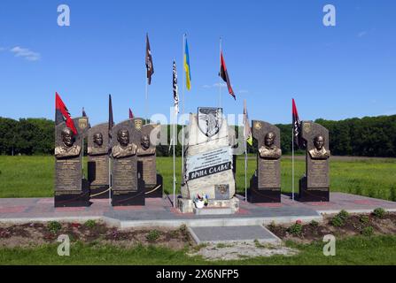 REGIONE DI CHERKASY, UCRAINA - 9 MAGGIO 2024 - l'Alley of Memory commemora il personale militare della 93a Brigata meccanizzata separata Kholodnyi Yar che morì mentre difendeva l'Ucraina nel 2014-2023, regione di Cherkasy, Ucraina centrale. Foto Stock