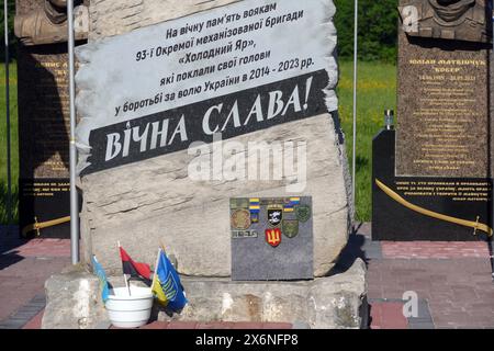 REGIONE DI CHERKASY, UCRAINA - 9 MAGGIO 2024 - l'Alley of Memory commemora il personale militare della 93a Brigata meccanizzata separata Kholodnyi Yar che morì mentre difendeva l'Ucraina nel 2014-2023, regione di Cherkasy, Ucraina centrale. Foto Stock