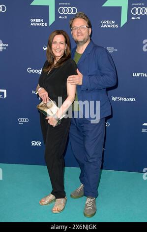 Ulrike Frank mit Ehemann Marc Schubring bei der Verleihung der 17. Green Awards 2024 a der Messe Berlin. Berlino, 15.05.2024 *** Ulrike Frank con il marito Marc Schubring alla presentazione dei 17 Green Awards 2024 alla Messe Berlin Berlin, 15 05 2024 foto:XF.xKernx/xFuturexImagex Green Awards 4576 Foto Stock