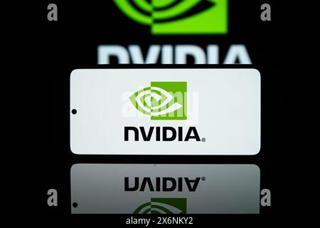 Logo NVIDIA Corporation mostrato sugli schermi Foto Stock