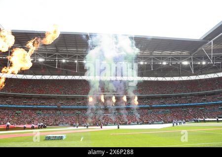 Effetti di fumo colorati Adobe fa Women's Cup final, Manchester United Women vs Tottenham Hotspur Women Wembley Stadium Londra Regno Unito 12 maggio 2024 Foto Stock