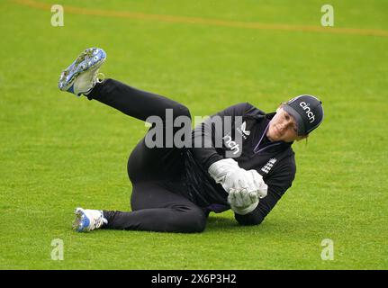 L'inglese Amy Jones durante una sessione di reti al County Ground, Northampton. Data foto: Giovedì 16 maggio 2024. Foto Stock