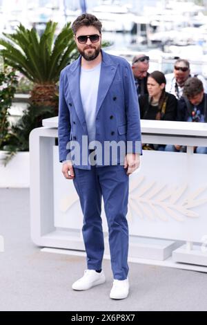 Cannes, Francia. 16 maggio 2024. CANNES - 16 MAGGIO: Tom Burke alla photocall "Furiosa: A Mad Max Saga" (Furiosa: Une Saga Mad Max) durante la 77a edizione del Festival di Cannes il 16 maggio 2024 al Palais des Festivals di Cannes, Francia. (Foto di Lyvans Boolaky/ÙPtertainment/Sipa USA) credito: SIPA USA/Alamy Live News Foto Stock