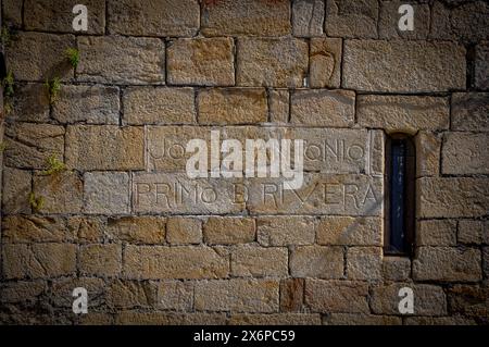 José Antonio primo de Rivera, nome del fondatore falangista inciso sul muro di una chiesa di Garrovillas Foto Stock