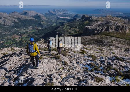 Discesa al passo di Puig de CA, Escorca, Maiorca, Isole Baleari, Spagna. Foto Stock