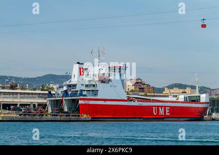 Funivia Port Red. Panorami incredibili di Barcellona. Una vista panoramica della città. La funivia che unisce il porto a Miramar, alle pendici di Montjui Foto Stock