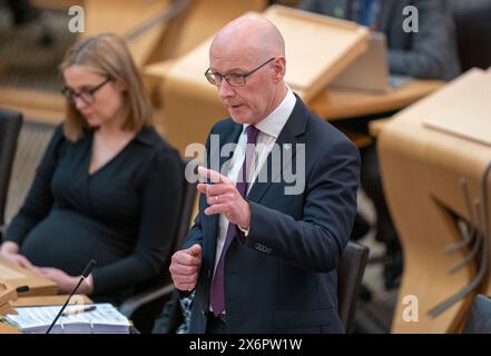 Il primo ministro della Scozia John Swinney durante le interrogazioni del primo ministro al Parlamento scozzese a Holyrood, Edimburgo. Data foto: Giovedì 16 maggio 2024. Foto Stock