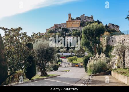 Il villaggio di Eze, costruito sulla cima di una collina, il più bel borgo medievale della Costa Azzurra Foto Stock