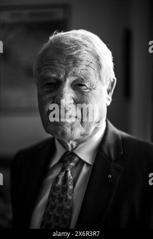 Il deputato Paddy Ashdown ha fotografato nel suo ufficio della camera dei lord 2015 Foto Stock