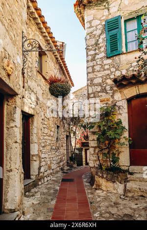 Il villaggio di Eze, costruito sulla cima di una collina, il più bel borgo medievale della Costa Azzurra Foto Stock