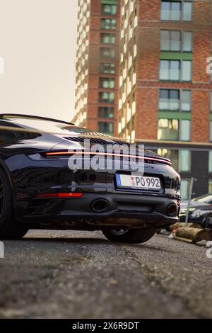 Der neueste Porsche 911 Carrera GTS der Baureihe 992 verkörpert die Perfektion und Leidenschaft, die Porsche auszeichnet. Foto Stock