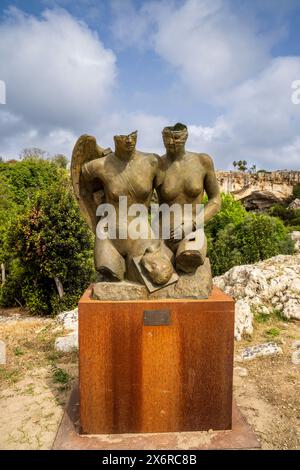 La scultura "nascita di Venere" di Mitoraj al Parco Archeologico della Neapolis, Siracusa, Sicilia Foto Stock