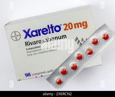 Zurigo, Svizzera - 16 maggio 2024: Xarelto (rivaroxaban) è un farmaco anticoagulante della società Bayer utilizzato per prevenire e curare i coaguli di sangue Foto Stock