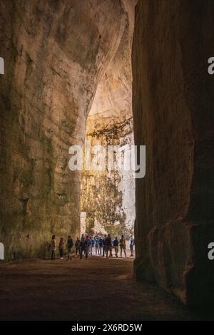 La grotta calcarea "orecchio di Dionigi", il parco archeologico della Neapolis, Siracusa, Sicilia Foto Stock