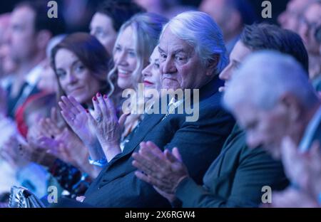 Mannheim, Germania. 16 maggio 2024. Hasso Plattner (M), co-fondatore della società di software SAP, siede in prima fila al suo addio. Crediti: Marijan Murat/dpa/Alamy Live News Foto Stock