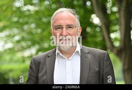 Erfurt, Germania. 16 maggio 2024. Jörg Seiler, professore di storia della Chiesa medievale e moderna presso l'Università di Erfurt. Dal 2019 è preside della Facoltà di Teologia Cattolica dell'Università di Erfurt. Crediti: Martin Schutt/dpa/Alamy Live News Foto Stock