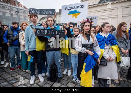 Dimostrazione di solidarietà Ucraina, Budapest, Ungheria UNGARN, 24.02.2024, Budapest V. Bezirk. Ukrainekrieg: Solidartitaetsdemo zum 2. La Jahrestag des russischen ha totalizzato Angriffs. Sammeln am Deak tÃ *** manifestazione di solidarietà Ucraina, Budapest, UNGHERIA UNGHERIA, 24 02 2024, Budapest V distretto Ucraina manifestazione di solidarietà di guerra nel secondo anniversario dell'attacco totale russo incontro a Deak tÃ Copyright: MartinxFejer/estost.net Fejer24022408 Foto Stock