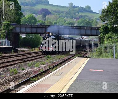 Castello GWR classe No. 7029 Castello di Clun che trasporta il tour ferroviario della "Great Western Railway" attraverso Totnes, nel Devon meridionale. Foto Stock