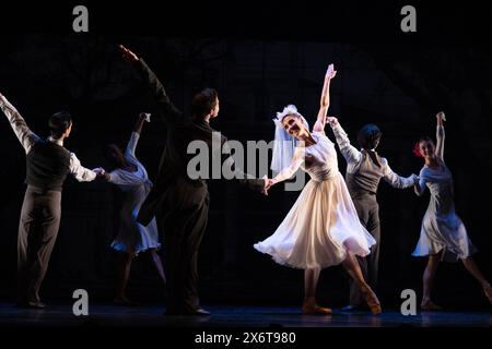 Londra, Regno Unito. 16 maggio 2024. Blanche interpretata da Marge Hendrick e membri dello Scottish Ballet eseguono Un tram chiamato Desire al Sadler's Wells Theatre di Londra. Crediti: Katie Collins/EMPICS/Alamy Live News Foto Stock