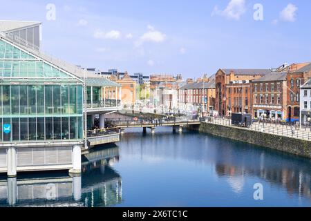 Hull UK - esterno del centro commerciale Prince's Quay costruito sul molo di Prince Kingston upon Hull Yorkshire Inghilterra Regno Unito Europa Foto Stock