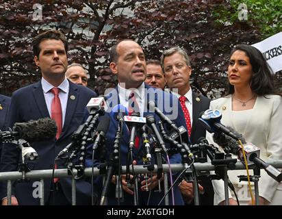 New York, Stati Uniti. 15 maggio 2024. Il Rep. Bob Good, R-va, parla ad una conferenza stampa fuori dal Criminal Court Building di New York giovedì 16 maggio 2024. Il processo Hush Money contro l'ex presidente degli Stati Uniti Donald Trump continua con il suo ex avvocato Michael Cohen che ha preso posizione per il terzo giorno. Foto di Louis Lanzano/UPI credito: UPI/Alamy Live News Foto Stock