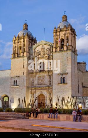 Oaxaca; Messico; Nord America. Chiesa di Santo Domingo al tramonto. Costruito nel 1570-1608. Foto Stock