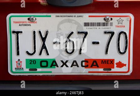 Oaxaca, Messico. Targa dell'automobile privata. Immagine di Benito Juarez, il primo presidente indigeno del Messico, nato nello stato di Oaxaca. Foto Stock