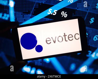 Konskie, Polonia - 15 maggio 2024: Logo aziendale Evotec visualizzato sul telefono cellulare Foto Stock