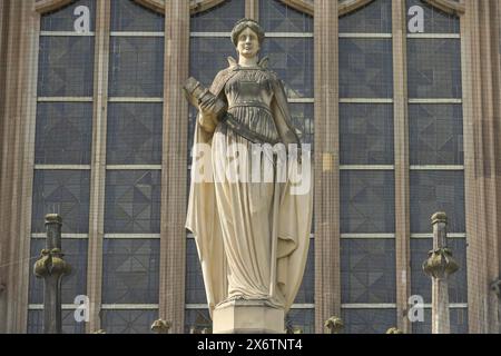 Justitia, District Court Wedding, Brunnenplatz, Gesundbrunnen, Mitte, Berlino, Germania Foto Stock