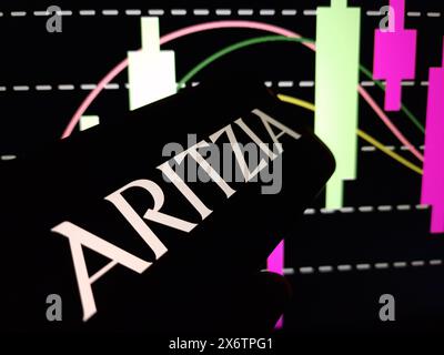 Konskie, Polonia - 15 maggio 2024: Logo della società Aritzia visualizzato sul cellulare Foto Stock