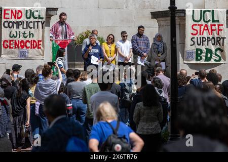 Londra, Regno Unito. 15 maggio 2024. Il personale dell'University College London (UCL) partecipa a un raduno pro-palestinese in occasione del Nakba Day. Due donne del personale dell'UCL e un'alunna si sono rasate la testa durante la manifestazione a sostegno delle donne palestinesi a Gaza, costrette a farlo a causa della mancanza di accesso all'acqua. Gli studenti dell'UCL hanno anche istituito un accampamento nel campus per esercitare pressione sull'UCL per porre fine ai partenariati accademici con Israele e dismetterlo da Israele. Crediti: Mark Kerrison/Alamy Live News Foto Stock