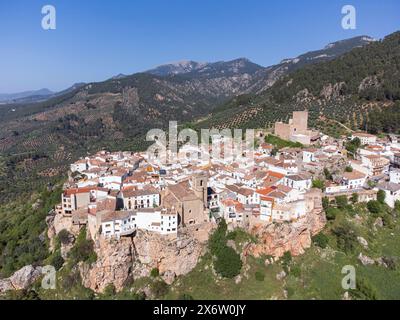 Villaggio di Hornos, Parco naturale delle Sierras de Cazorla, Segura e Las Villas, provincia di Jaén, Andalusia, Spagna. Foto Stock