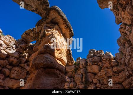 Talaiot dell'era talaiotica (età del ferro). Sito archeologico Hospitalet Vell, Maiorca, Isole Baleari, Spagna. Foto Stock