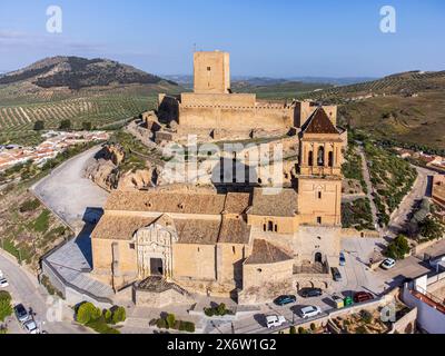 Castello di Alcaudete, costruito tra il XIII e il XIV secolo, fortezza della via del Califfato, Alcaudete, provincia di Jaén, Andalusia, Spagna. Foto Stock