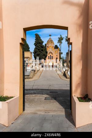 Blick auf die Kapelle des Friedhof Les Corts a Barcellona, spagnolo Barcellona Katalonien Spanien *** Vista della cappella del cimitero Les Corts a Barcel Foto Stock