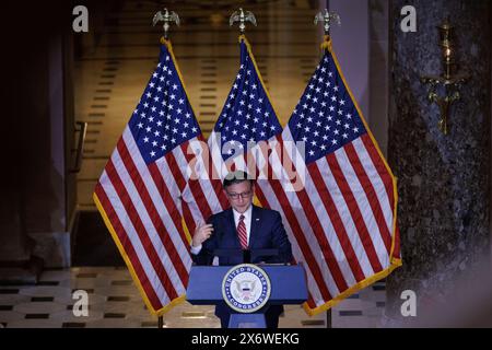 Il presidente della camera dei rappresentanti degli Stati Uniti Mike Johnson (repubblicano della Louisiana) fa osservazioni durante una cerimonia che svela una statua del compianto reverendo Billy Graham, giovedì 16 maggio 2024 a Washington DC. Credito: Aaron Schwartz/CNP/MediaPunch Foto Stock