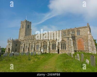 La Chiesa della Santissima Trinità nel villaggio di Blythburgh in Suffolk, Regno Unito Foto Stock