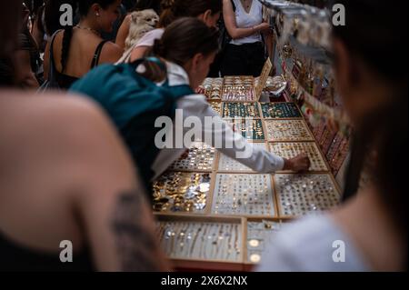 El Rastro a la Latina, il mercato di strada più antico e iconico di Madrid, la Spagna Foto Stock