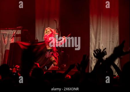 Londra, Regno Unito. 16 maggio 2024. Scena Queen scalda la folla per PVRIS a Troxy, East London. . Cristina Massei/Alamy notizie in diretta Foto Stock