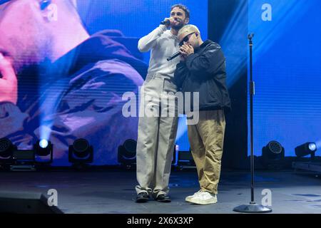 I cantautori italiani Gazzelle, pseudonimo di Flavio Bruno Pardini, duettano con Marco Mengoni sul palco dell'Arena di Verona per la sua speciale esibizione dal vivo Ò16.05.24 - Arena di VeronaÓ il 16 maggio 2024 a Verona. Foto Stock