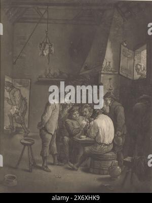 Interno di una locanda, interno di una locanda con uomini seduti su mezze barili a un tavolo. Giocano a carte. Due fumatori di pipa guardano. A destra, una donna guarda dentro da una finestra. La stampa fa parte di un album., stampa, stampatore: William Baillie, dopo la pittura di: David Teniers (II), 1753 - 1810, carta, altezza, 416 mm x larghezza, 334 mm Foto Stock