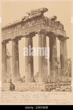 Parte delle rovine del Partenone sull'Acropoli di Atene, fotografia, anonima, Akropolis, c. 1875 - c. 1900, cartone, stampa albume, altezza, 262 mm x larghezza, 207 mm Foto Stock