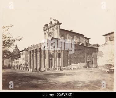 Tempio di Antonino e Faustina al foro Romano di Roma, Italia, Tempio di Antonino e Faustina (titolo sull'oggetto), Roma (titolo della serie sull'oggetto), fotografia, Altobelli e ci, (menzionato sull'oggetto), Roma, 1865 - 1878, cartone, stampa albume, altezza, 281 mm x larghezza, 381 mm, altezza, 409 mm x larghezza, 502 mm Foto Stock